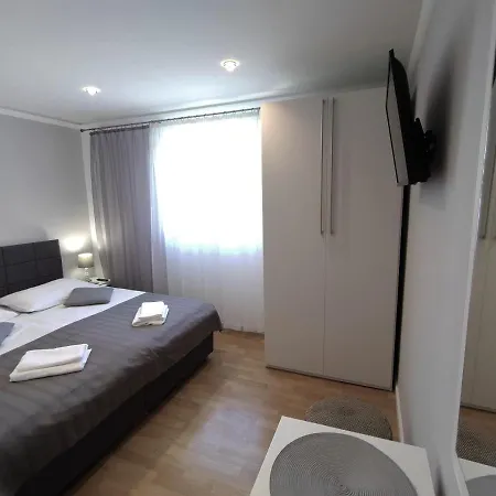 Gostinjska kuća Palme 3*
